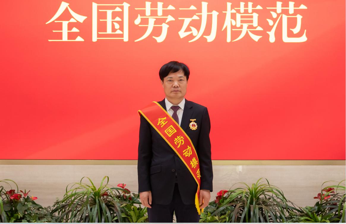 梦想融入时代，才能拥有远方 ——记全国劳动模范李立新